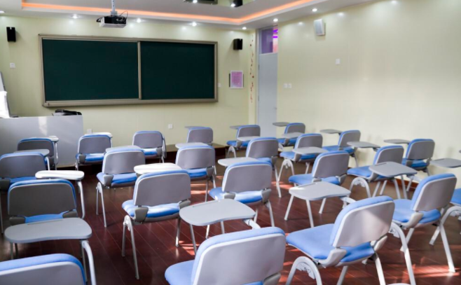 image.png 　　教室是學(xué)生學(xué)習(xí)的地方，所以它的亮度尤為重要