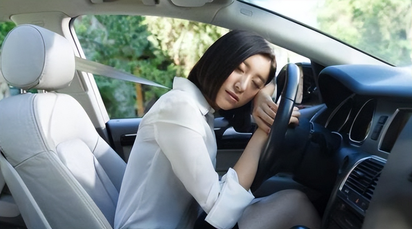 停車閉窗吹空調(diào),容易出現(xiàn)一氧化碳中毒 停車閉窗吹空調(diào),容易出現(xiàn)一氧化碳中毒